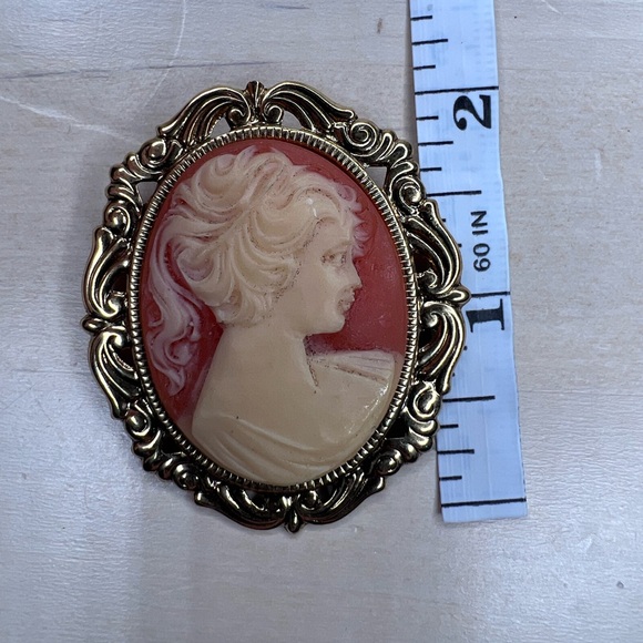 Vintage Victorian Cameo Brooch - Picture 4 of 9